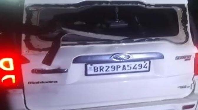 रूदौली: अनियंत्रित स्कार्पियो डिवाइडर से टकराई; 6 घायल, एक की हालत गम्भीर, जिला अस्पताल रेफर