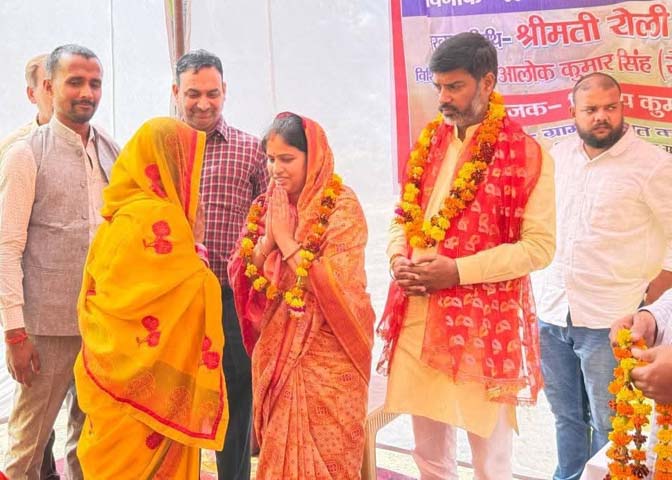 रुदौली के कसारी गांव में हुआ सामूहिक ‘दूर-दुरिया’ कार्यक्रम; मुख्य अतिथि बनी जिला पंचायत अध्यक्ष रोली सिंह