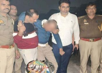 देवरिया में पुलिस हिरासत से भागने की कोशिश में पशु तस्कर के पैर में लगी गोली