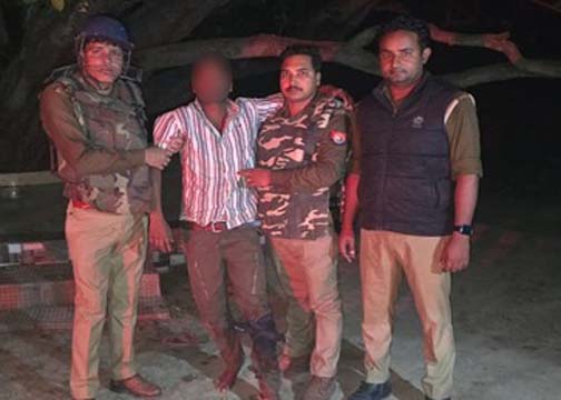 बलिया: पुलिस ने मुठभेड़ के बाद गो तस्कर को गिरफ्तार किया, पैर में लगी गोली