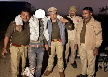 देवरिया: पुलिस ने मुठभेड़ में गोली लगने से घायल इनामी बदमाश गिरफ्तार
