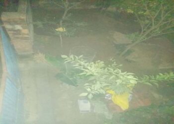 अयोध्या की पुलिस! पत्रकारों के पैत्रिक मंदिर पर अवैध बसे रामतीरथ के पुत्रो का कब्ज़ा कराने में जुटी पुलिस