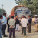 अयोध्या में ओवरलोड ट्रक ने बाइक को रौंदा, चालक ने कूदकर बचाई जान, बाइक के परखच्चे उड़ें