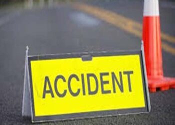 मिर्जापुर: पिकअप वैन पलट जाने के कारण 16 मजदूर घायल