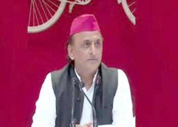 सपा प्रमुख ने ‘वंदे मातरम’ को अनिवार्य बनाने के फैसले पर उठाए सवाल, क्या मैं जबरदस्ती उसके मुंह में लड्डू डाल सकता हूं?!