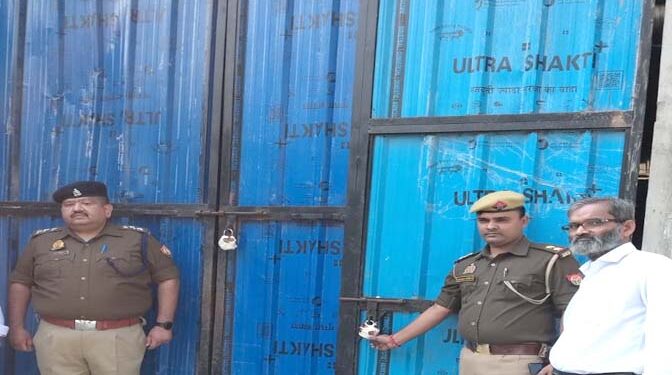 अयोध्या में नकली यूरिया पंप DEF फ्ल्यूड फैक्ट्री पर प्रशासन की छापेमारी; फैक्ट्री सील, नकली डीईएफ बनाने के उपकरण बरामद