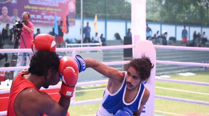 अयोध्या में मुक्केबाजी का रोमांच; केएसई कप सीनियर पुरुष बॉक्सिंग चैम्पियनशिप में त्रिपुरा के रॉबिन और उत्तर प्रदेश के सूर्या प्रताप का विजयी पंच