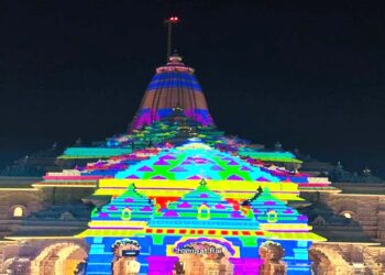 अयोध्या में राम मंदिर में होने वाले ध्वजारोहण को देखते हुए सोमवार शाम से दर्शन बंद