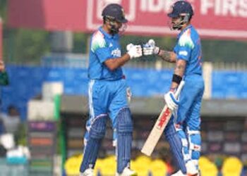 कोहली का 52वां शतक, भारत ने बनाए आठ विकेट पर 349 रन