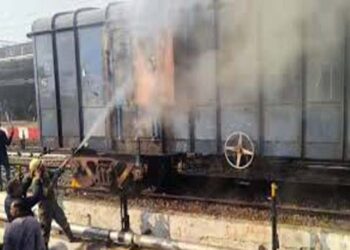 मालगाड़ी के डिब्बे मे बरेली जंक्शन के पास लगी आग