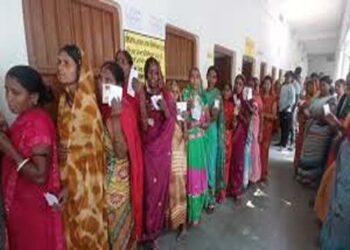 बिहार में दोपहर एक बजे तक 47.62 फीसदी मतदान, किशनगंज 51.86 प्रतिशत के साथ अव्वल