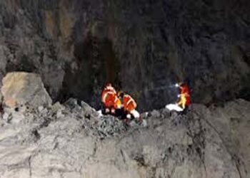 सोनभद्र में खदान धंसने की घटना के बाद एक मजदूर का शव बरामद, राहत-बचाव कार्य जारी