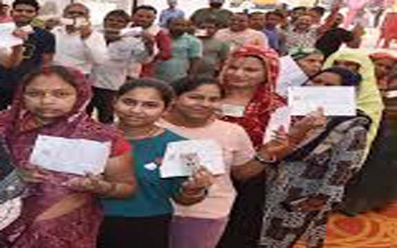 बिहार चुनाव: पहले चरण में तीन बजे तक 53.77 प्रतिशत मतदान, बेगूसराय में सर्वाधिक वोट पड़े