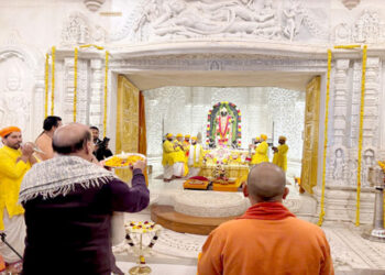 Watch, अयोध्या में प्रतिष्ठा द्वादशी पर राम जन्मभूमि मंदिर में रक्षामंत्री राजनाथ सिंह और सीएम योगी ने की पूजा-अर्चना