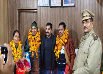 गैर जनपद स्थानांतरण पर रुदौली कोतवाली में हुआ भावुक विदाई समारोह का आयोजन