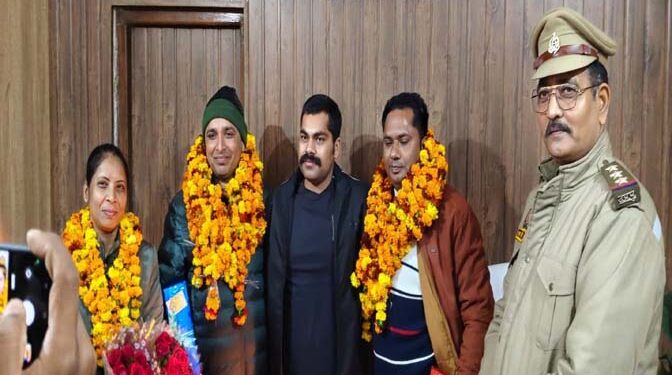 गैर जनपद स्थानांतरण पर रुदौली कोतवाली में हुआ भावुक विदाई समारोह का आयोजन