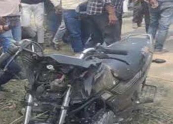 कौशांबी में तेज रफ्तार मोटरसाइकिल पेड़ से टकराई, दंपति की मौत