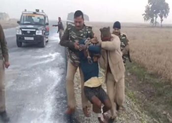 चंदौली में पुलिस अभिरक्षा से दरोगा की पिस्तौल लेकर भागा हत्या का आरोपी मुठभेड़ में घायल, गिरफ्तार