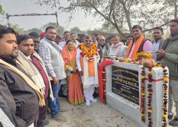 रूदौली विधानसभा में सड़कों का बिछ रहा जाल; विधायक ने एक साथ दो सड़को का किया शिलान्यास