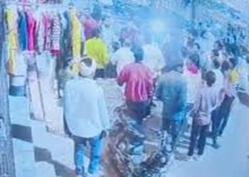 गोरखपुर में रिटेल स्टोर के कर्मचारियों ने ग्राहक को कमरे में बंद कर पीटा, 14 पर मुकदमा दर्ज