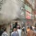 गोरखपुर के गोलघर बाजार में कपड़ों की दुकान में भीषण आग, बड़ा हादसा टला