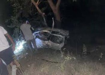 अमरोहा में खड़े ट्रक से टकराई कार, चार चिकित्सकों की मौत