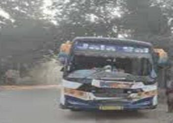 सुलतानपुर: अयोध्या से दर्शन कर प्रयागराज जा रही तीर्थयात्रियों की बस को ट्रक ने मारी टक्कर, एक की मौत एवं कई घायल