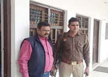 गोंडा में सीएमओ ऑफिस में एंटी करप्शन का छापा, 5 हजार की रिश्वत लेते वरिष्ठ लिपिक गिरफ्तार