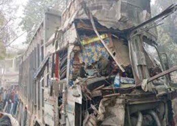 सुलतानपुर जिले में चाय की दुकान में घुसा ट्रक, चालक समेत दो लोगों की मौत