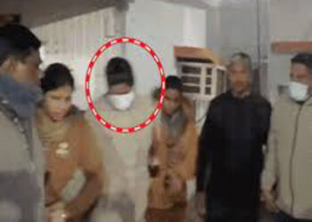 आगरा: ​जिला अस्पताल के लाइन में खड़े-खड़े हो गई कैबिनेट मंत्री के भाई की मौत