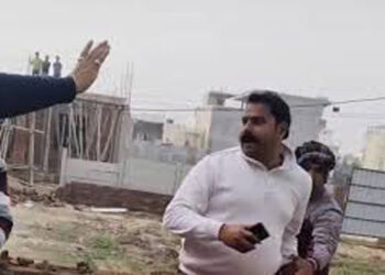 लखनऊ: मारपीट के मामले में पूर्व सांसद धनंजय सिंह के खिलाफ मामला दर्ज, SHO लाइन हाजिर