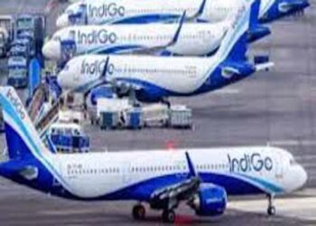 इंडिगो की देश भर में 300 से अधिक उड़ानें रद्द, परिचालन संकट गहराया