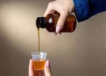 अवैध कफ सिरप कारोबार: आजमगढ़ में दवा दुकान मालिक के खिलाफ प्राथमिकी