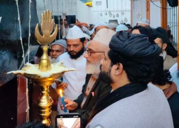 रुदौली में सज्जादा नशीन शाह नय्यर मियां ने दरगाह शरीफ में कलियर शरीफ के सज्जादा नशीन की मौजूदगी में अदा की चाराग दान की रस्म