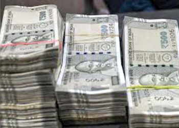 रुपया शुरुआती कारोबार में छह पैसे टूटकर 90.02 प्रति डॉलर के सर्वकालिक निचने स्तर पर