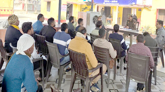 Ayodhya की पटरंगा पुलिस ने जनसेवा संचालकों साथ की  बैठक, फ्रॉड के बारे में विस्तार से दी जानकारी