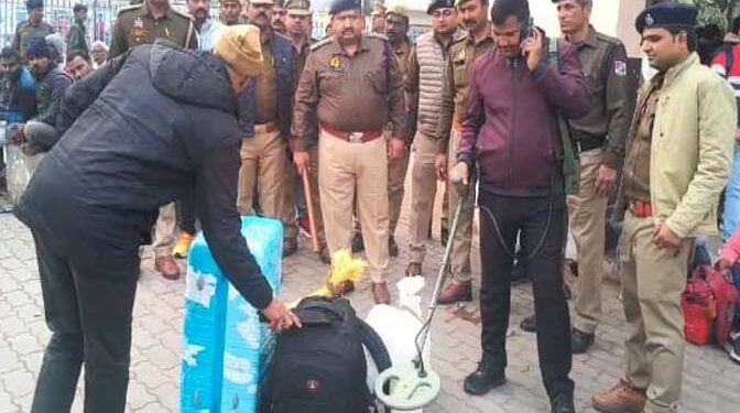 Photo, अयोध्या में गणतंत्र दिवस को लेकर रेलवे स्टेशन और बस स्टैंड पर चला सघन चेकिंग अभियान