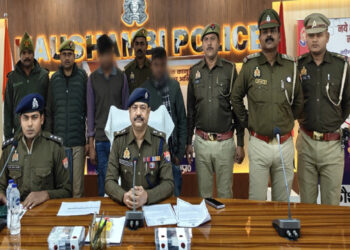 गांव वालों के नाम पर बैंक खाते खोलने के आरोप में कौशांबी में दो साइबर ठग गिरफ्तार
