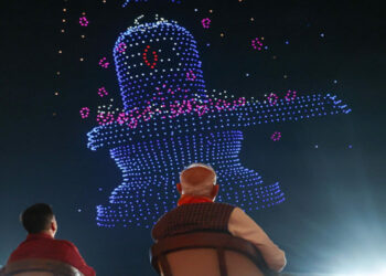 रंगबिरंगी रोशनी, ड्रोन और भक्ति भाव से सोमनाथ मंदिर परिसर सराबोर