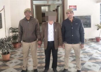 भदोही: अपनी बूढ़ी दादी के 10 लाख रुपये से अधिक के गहने चुराने के आरोप में युवक गिरफ्तार