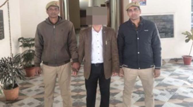 भदोही: अपनी बूढ़ी दादी के 10 लाख रुपये से अधिक के गहने चुराने के आरोप में युवक गिरफ्तार