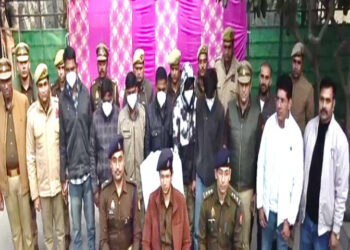नोएडा में मोबाइल चोरी गिरोह का भंडाफोड़, 821 फोन बरामद; छह लोग गिरफ्तार