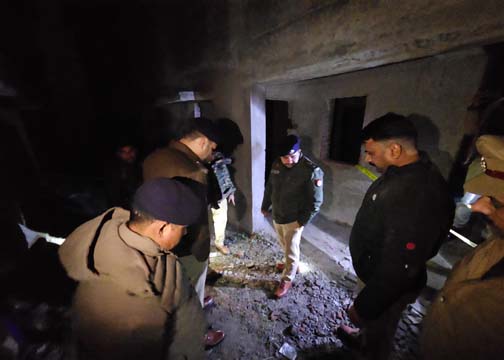 आगरा में हत्या का संदिग्ध आरोपी पुलिस मुठभेड़ में ढेर; दो पुलिसकर्मी घायल