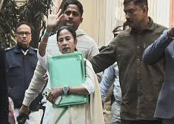 ईडी का आरोप: ममता बनर्जी आई-पैक निदेशक के ठिकानों पर छापेमारी के दौरान सबूत अपने साथ ले गईं