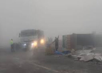 आगरा में घने कोहरे में आपस में छह वाहनों के टकराने से दो लोगों की मौत, चार अन्य घायल