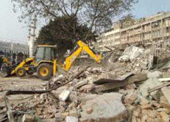 दिल्ली में मस्जिद के निकट अतिक्रमण रोधी अभियान के दौरान हुई झड़प में पांच पुलिसकर्मी घायल, पांच गिरफ्तार