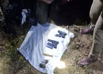 जम्मू कश्मीर के सांबा में ड्रोन से गिराई गई हथियारों की खेप बरामद