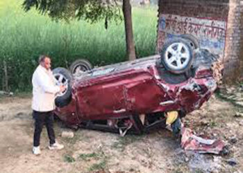 अमेठी में सड़क हादसे में कार सवार महिला की मौत, पति और बेटा गंभीर रूप से घायल