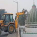 देवरिया में अवैध रूप से निर्मित मजार को प्रशासन ने ध्वस्त करने की कार्रवाई शुरू