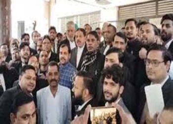 संभल के सीजेएम विभांशु सुधीर के स्थानांतरण का अधिवक्ताओं ने किया विरोध